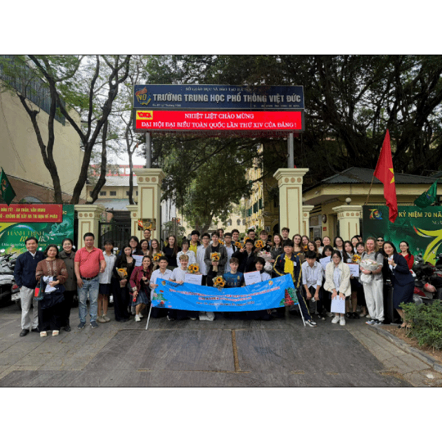 Mehrere Bilder zum Vietnamaufenthalt der Gruppe
